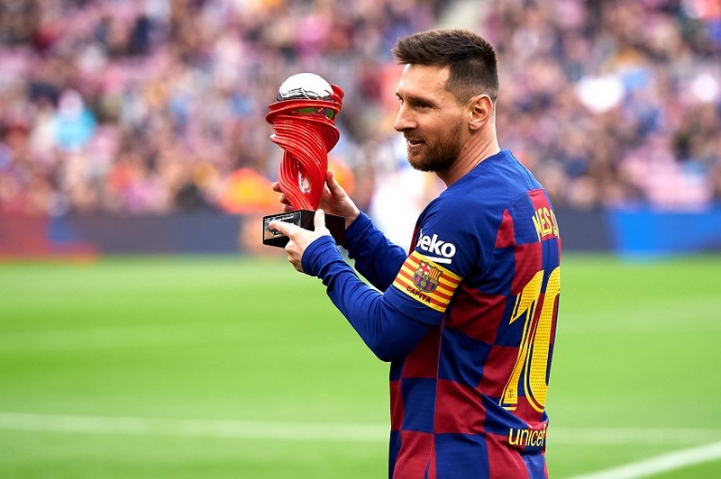 Trả lời thắc mắc cầu thủ Messi cao một mét bao nhiêu?